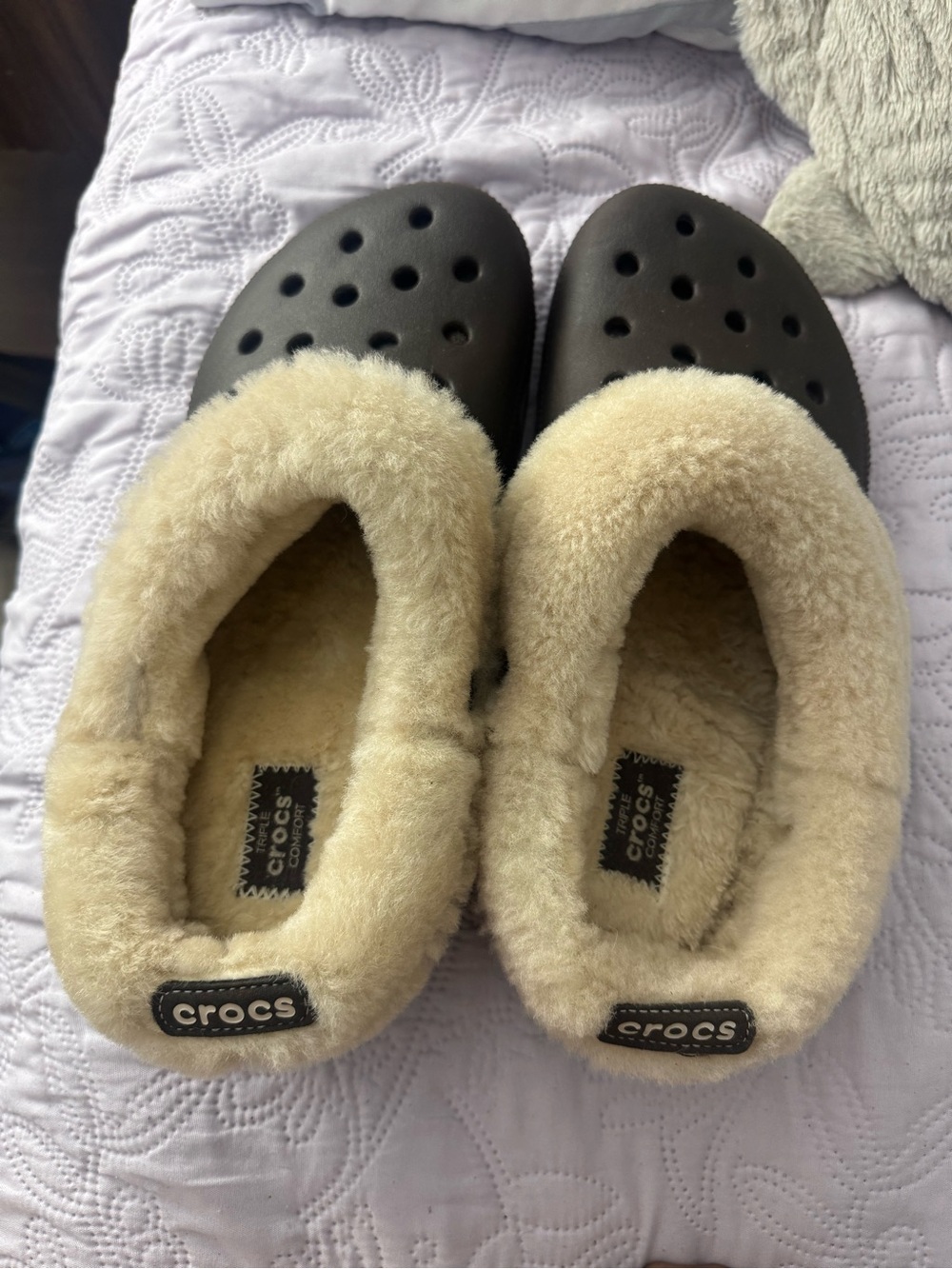 CROCS dark brown Slip-On Clogs with Cream Fleece Lining